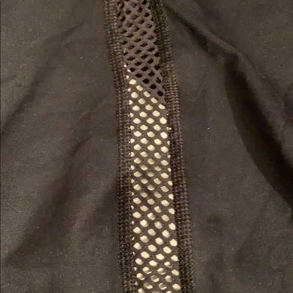 Victoria’s Secret Knockout Crop by VSX Sport XS - Picture 5 of 12